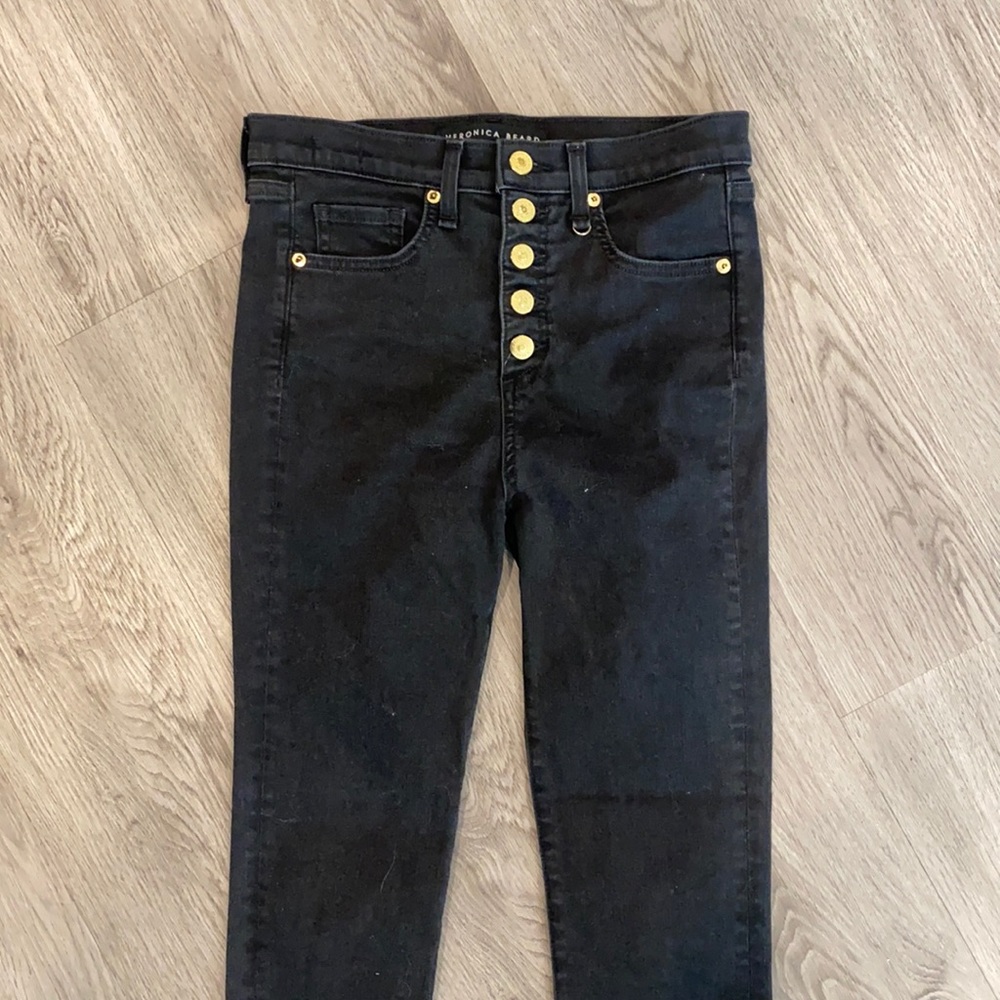 Veronica beard black skinny jeans with a cold button detailing.